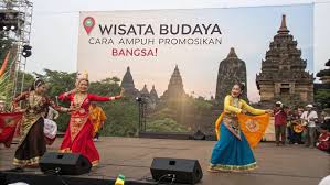 Tren Wisata Budaya 2025 di Indonesia: Pelestarian Tradisi, Destinasi Sejarah, dan Daya Tarik Generasi Muda