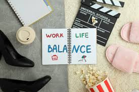 Lifestyle Digital 2025: Media Sosial, Tren Konsumsi, dan Work-Life Balance